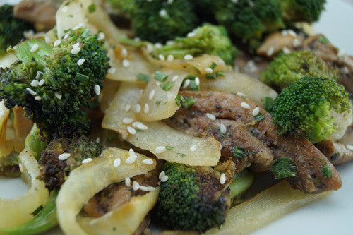 Lemony-Garlicky Chicken Stir-Fry with Onions & Broccoli Skillit Cooking