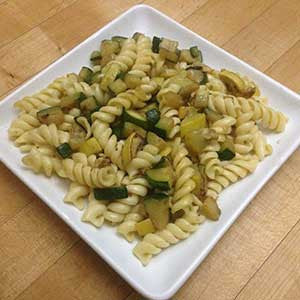 squash-and-zucchini-pasta-with-pan-seared-chicken-skillit-simple-easy-recipes-dinner-skillet
